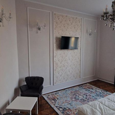 Uvs Central Luxury Apartment Oradea Exterior photo