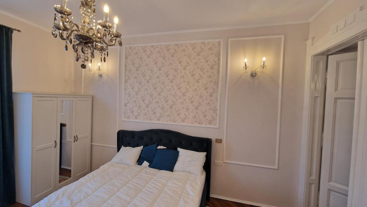 Uvs Central Luxury Apartment Oradea Exterior photo