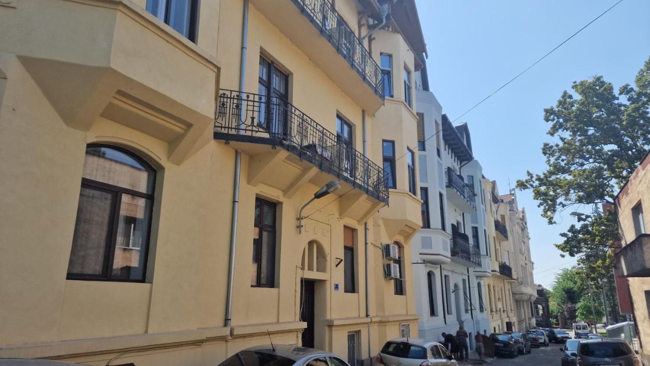 Uvs Central Luxury Apartment Oradea Exterior photo
