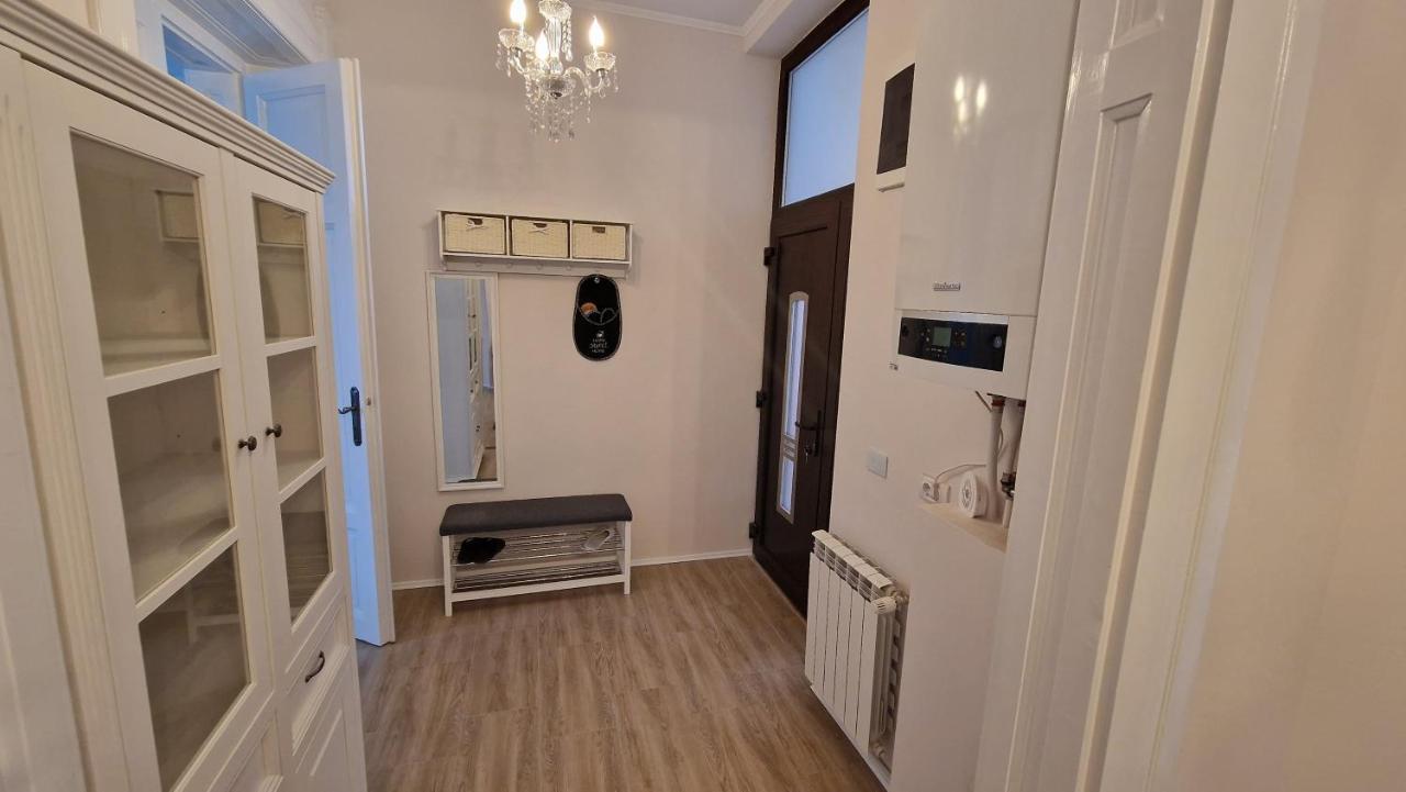 Uvs Central Luxury Apartment Oradea Exterior photo